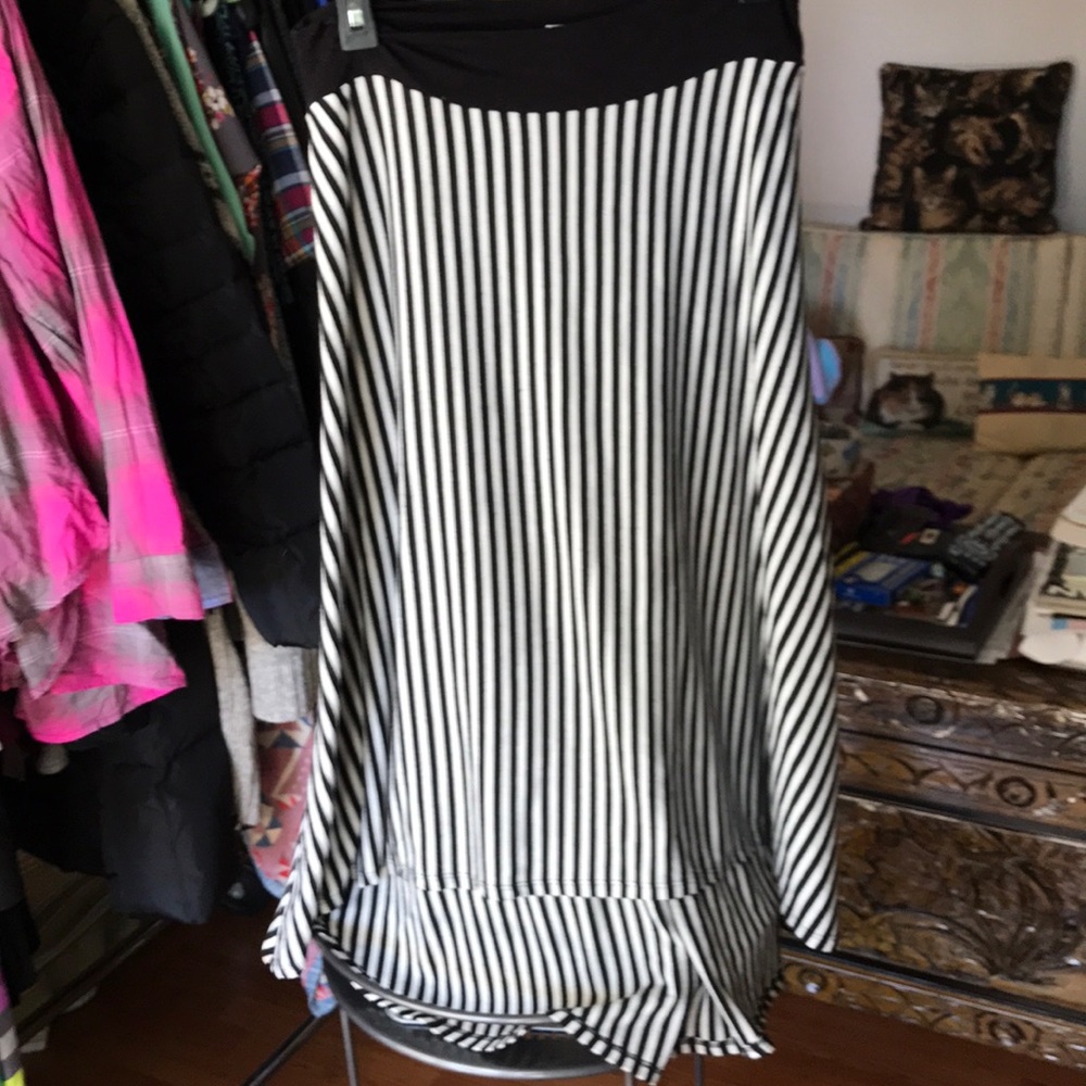 NWOT Black and White Skirt L